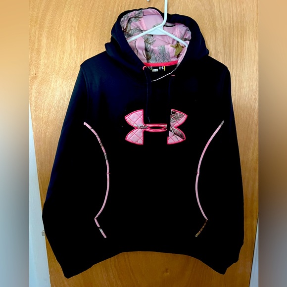Under Armour Sweaters - Under Armour women’s pink Realtree camo sweatshirt